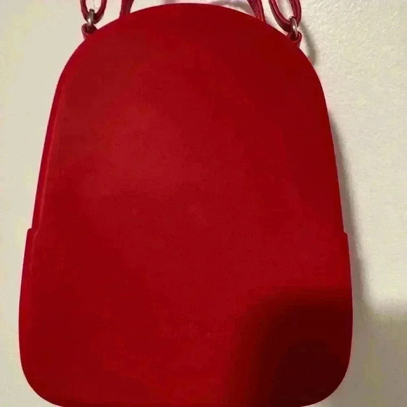 Miniso red silicone crossbody bag used like a new - Picture 4 of 6